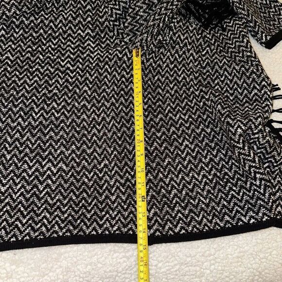 Chicos Women’s Black White Fringe Cardigan Sweater Size 1 (Medium) EUC - Picture 10 of 12